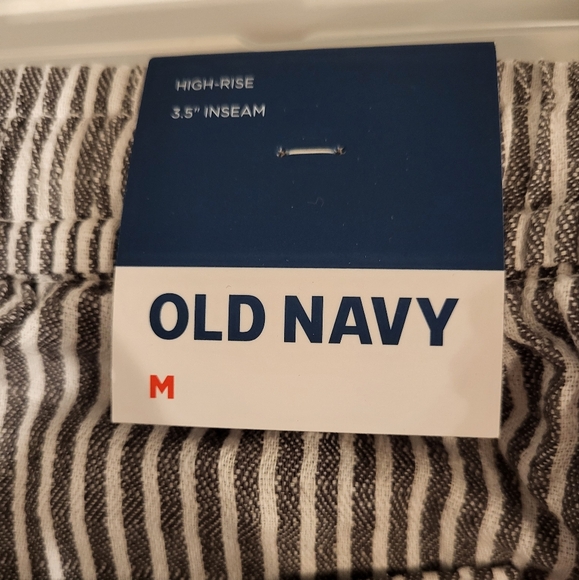 Old Navy High Rise Linen Blend Shorts - Picture 2 of 4